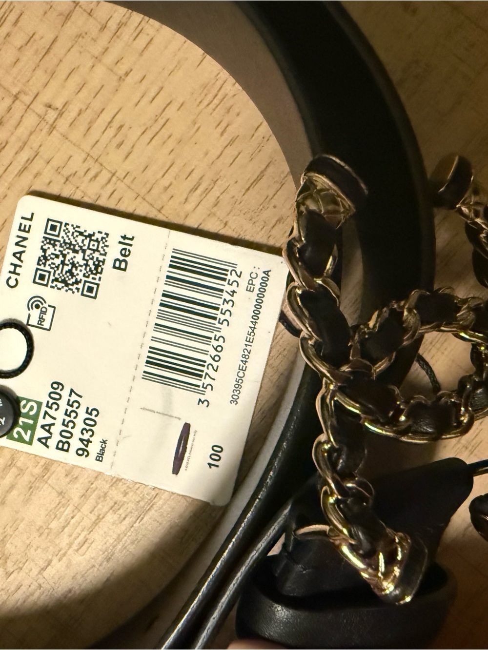 CHANEL Black and Gold Chain-Link Belt - Picture 9 of 11